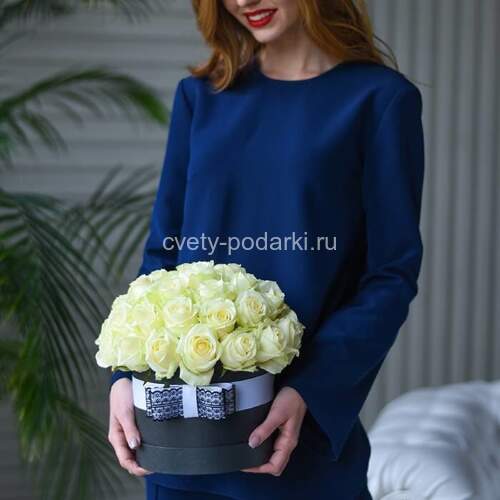 31 белая роза в шляпной коробке